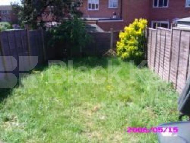 			2 Bedroom, 1 bath, 1 reception Terraced House			 Poplar Grove, FRIERN BARNET N11